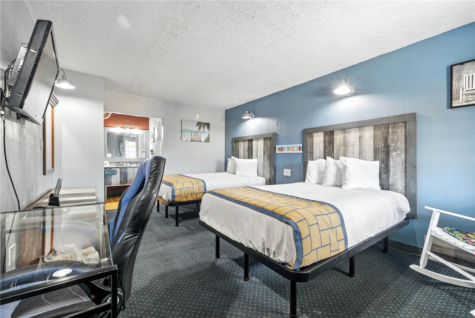 Days Inn & Suites by Wyndham Terre Haute - photo 11