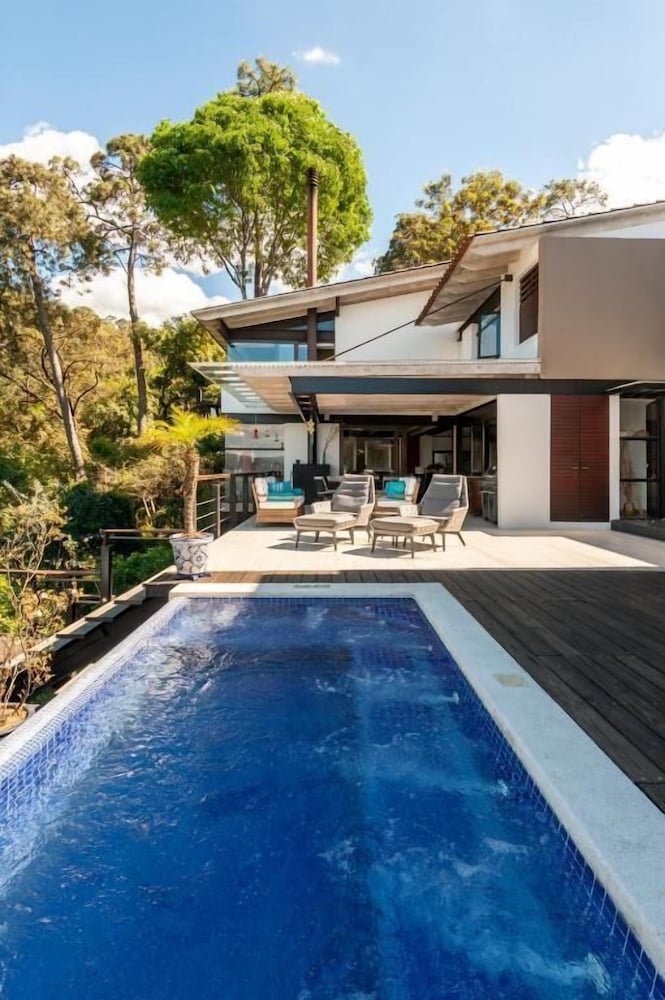Hermosa Casa con Terraza y Vista al Lago en Avándaro — 4-Star Luxury Hotel in Valle De Bravo, Mexico