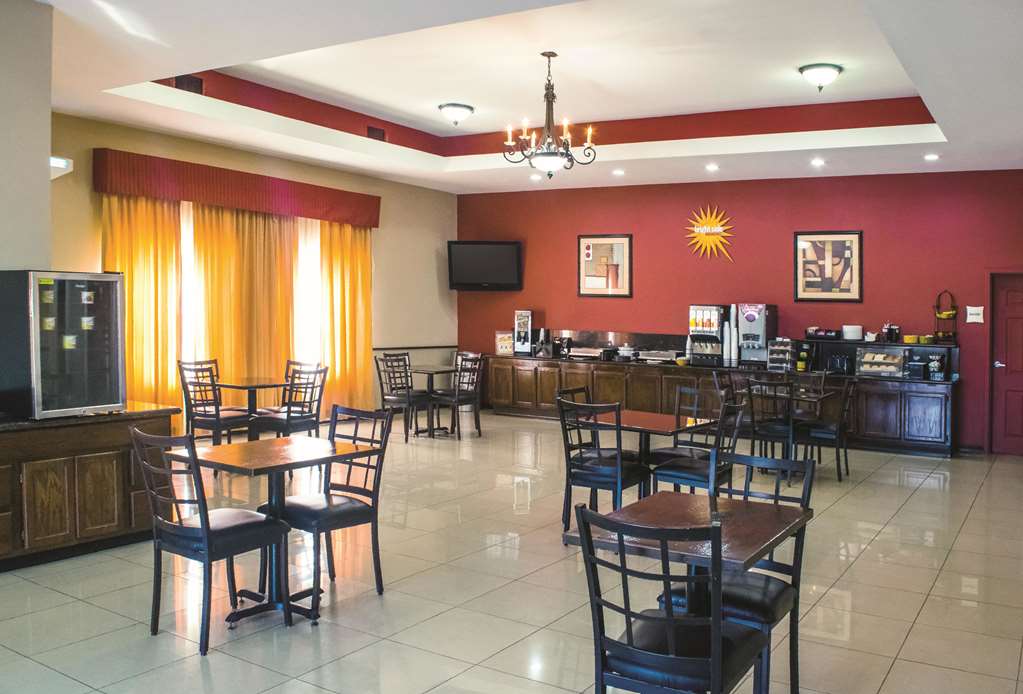 La Quinta Inn & Suites by Wyndham Alice - photo 25
