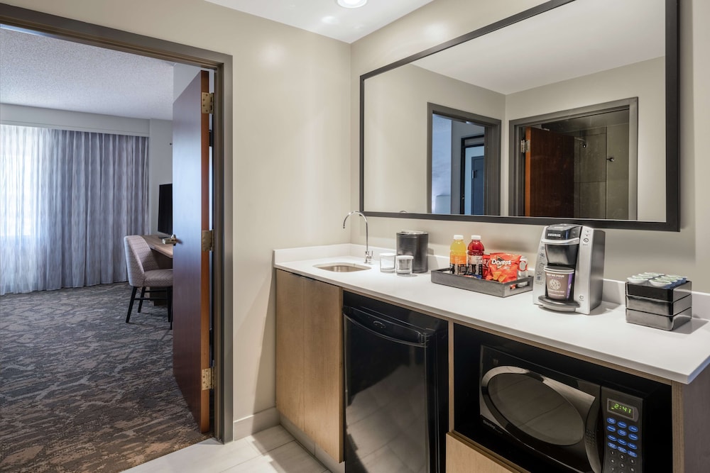 Embassy Suites by Hilton Albuquerque - photo 7