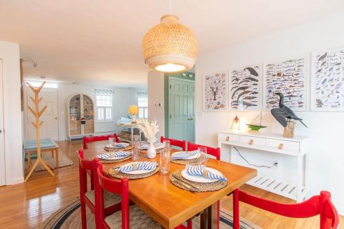0 6 Miles To Beach Great For Families — Chatham
