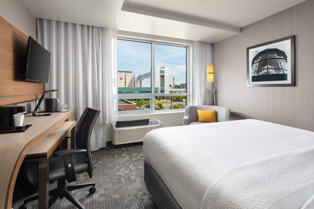 Courtyard by Marriott Erie Bayfront - photo 10