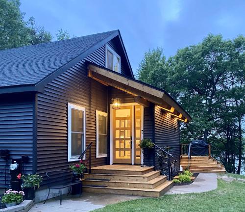 Northwoods Retreat Lakefront With Dock And Beach Access — Tomahawk