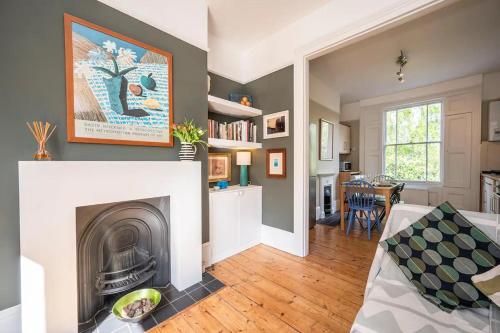 Spacious London apartment 20min to London Bridge Pass the Keys — 4-Star Luxury Hotel in London, United Kingdom