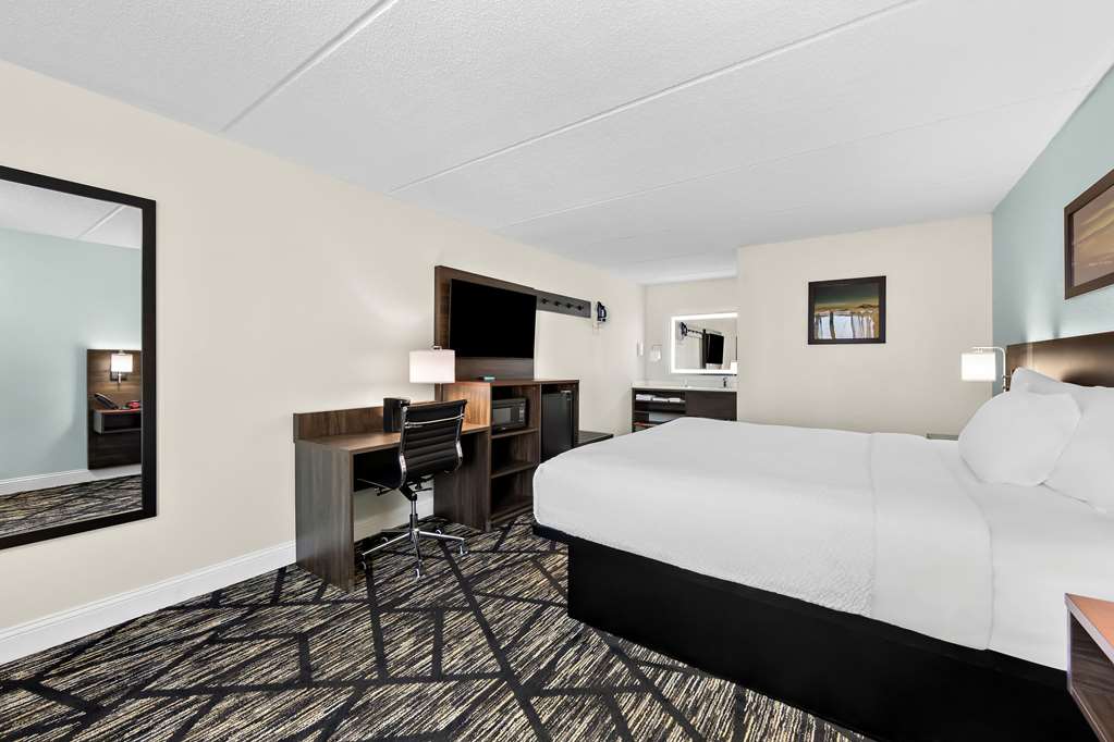 Clarion Inn & Suites near the Leconte Center Pigeon Forge - photo 12