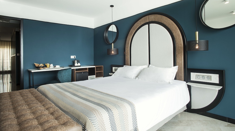 Hotel La Pietra Restaurant Spa — L Ile Rousse