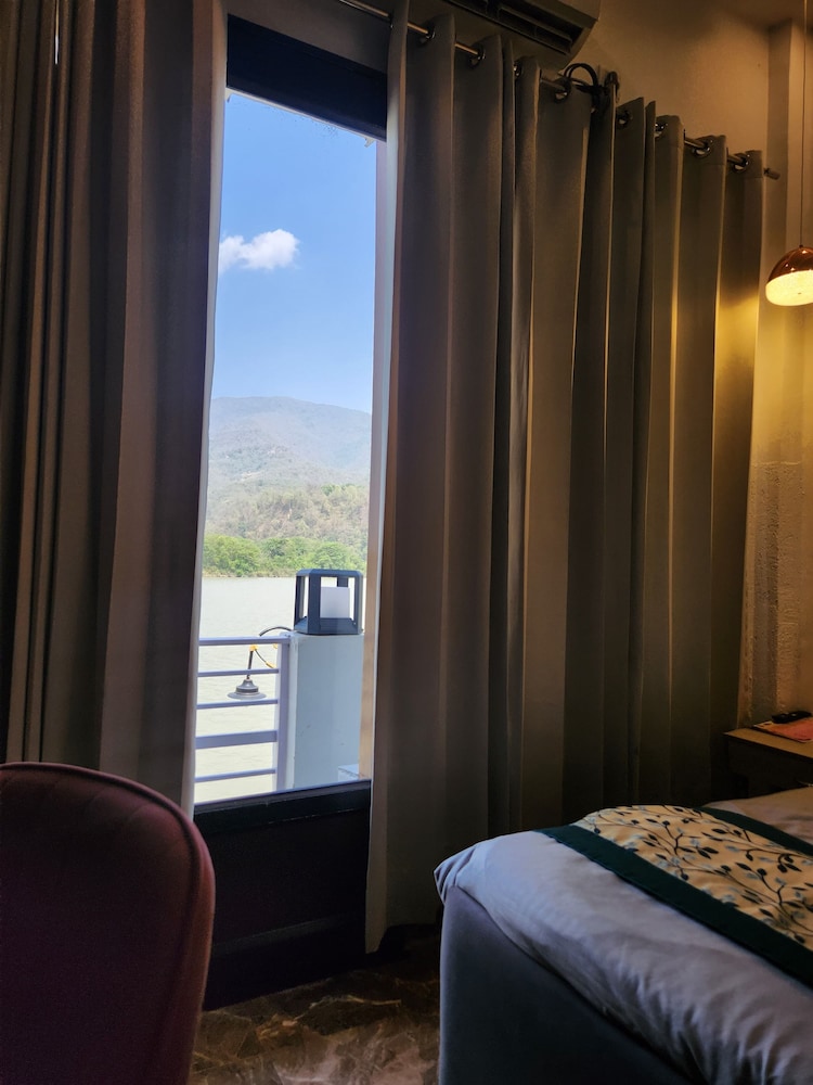 Stay On The Ganges — Rishikesh — photo 2