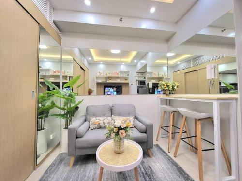 VictoriansHome at The Grass Residences with Bridgeway to SM North Edsa — 4-Star Luxury Hotel in Manila, Philippines