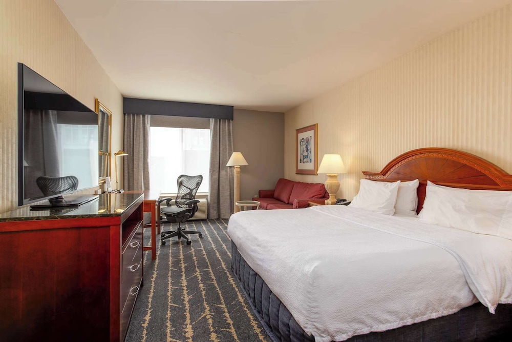 Hilton Garden Inn Milwaukee Northwest Conference Center - photo 9