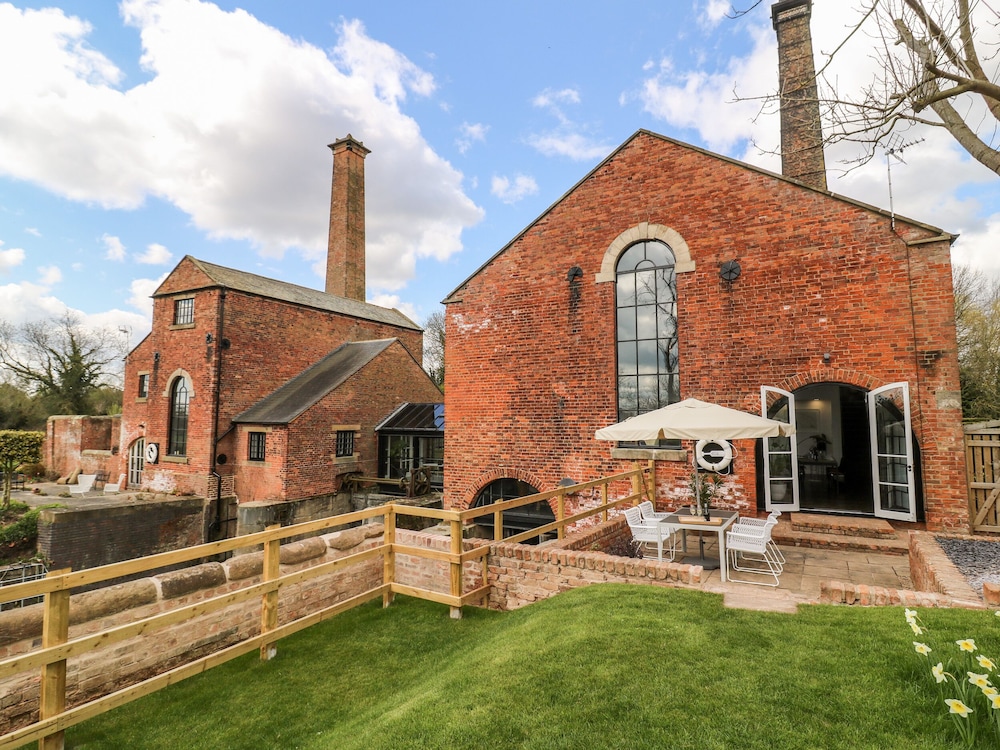 The Pump House Art Studio — 4-Star Luxury Hotel in Gainsborough, United Kingdom