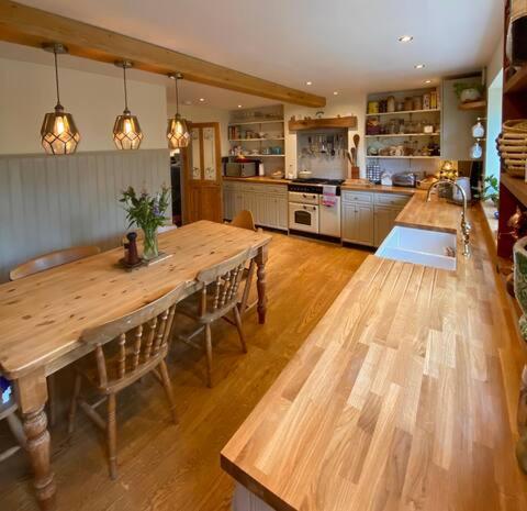 Cottage in the Heart of Frome — 4-Star Luxury Hotel in Frome, United Kingdom