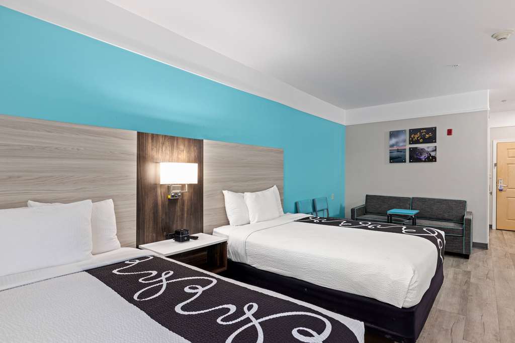 La Quinta Inn & Suites by Wyndham Raymondville - photo 45