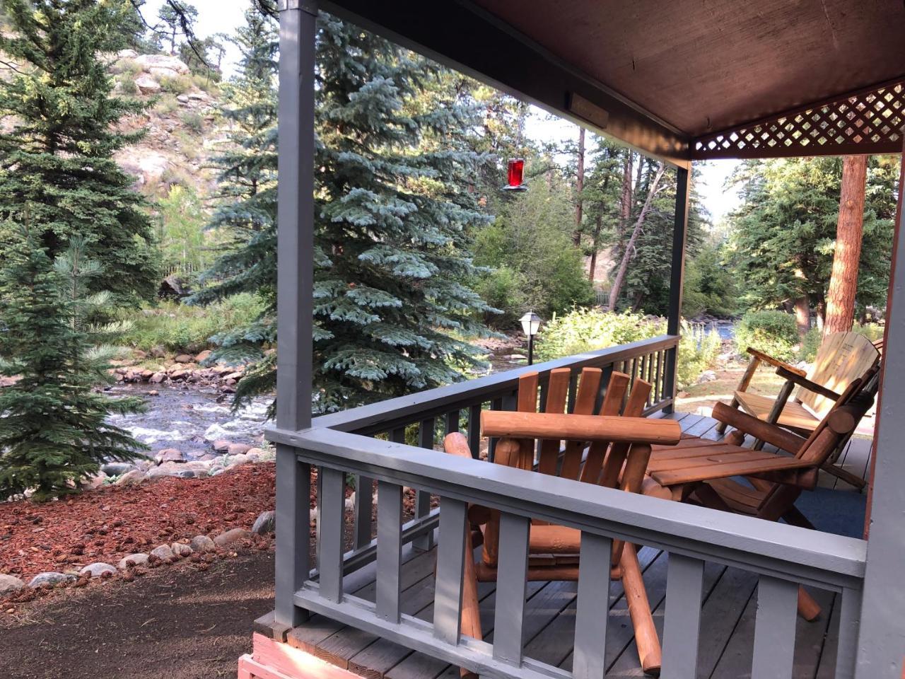 Riverfront Mountain Cottage Retreat — 4-Star Luxury Hotel in Estes Park, United States