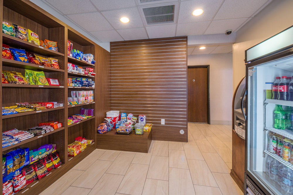 Holiday Inn Express Hotel & Suites Phoenix Airport by IHG - photo 26