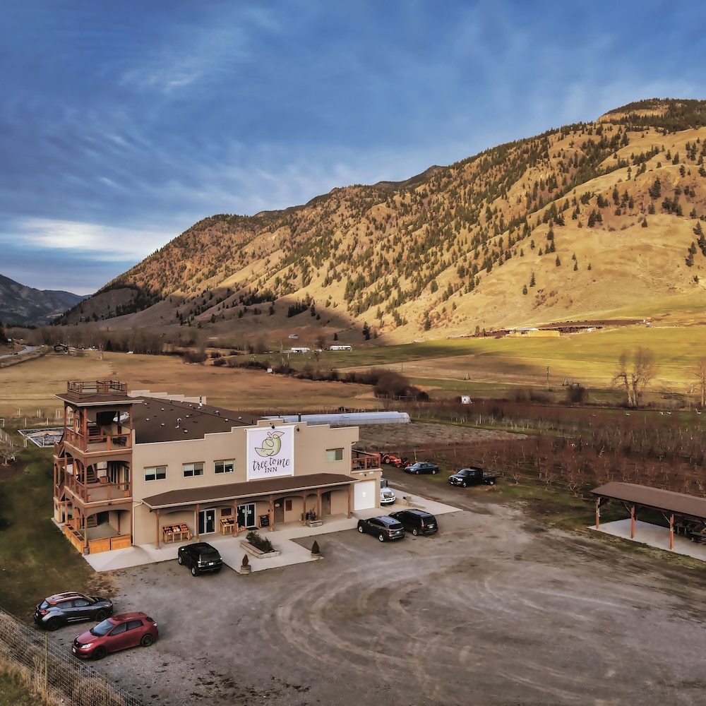 Tree To Me - carbon neutral hotel in Penticton