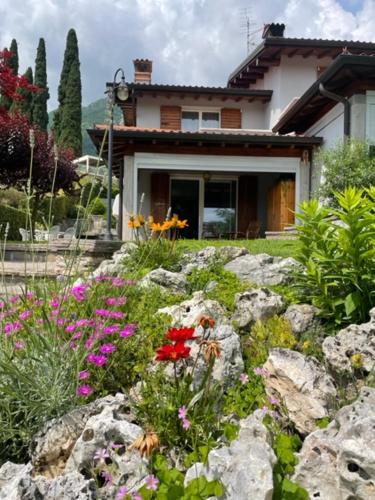 La casa in collina — 4-Star Luxury Hotel in Caprino Veronese, Italy