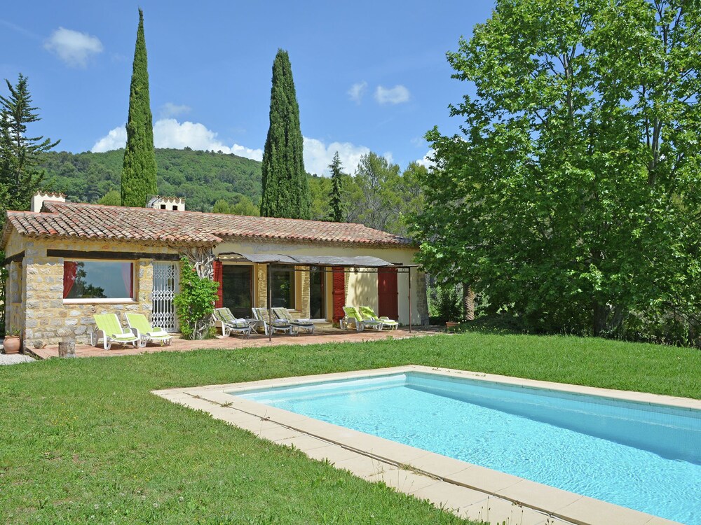 Cozy Villa in Fayence With Swimming Pool — 4-Star Luxury Hotel in Fayence, France