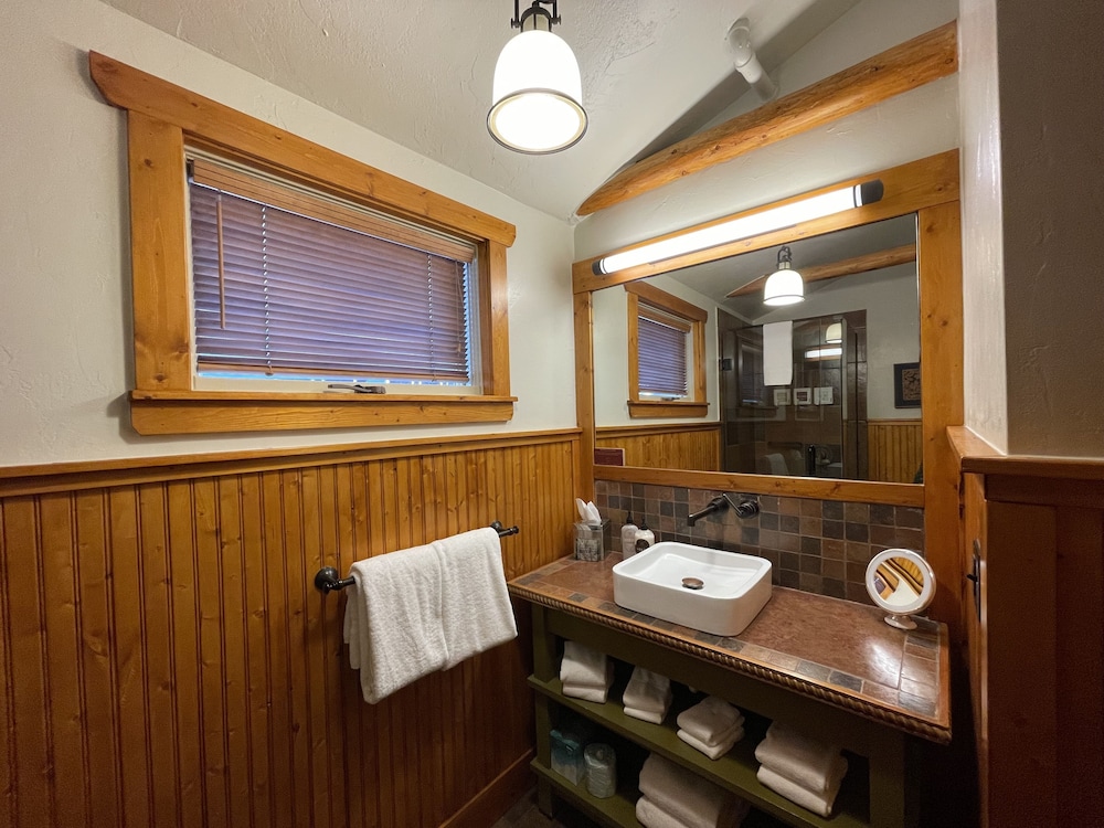Highland Haven Creekside Inn - photo 124