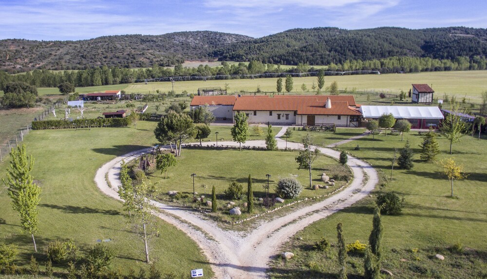 Hotel Rural Bioclimático Sabinares del Arlanza pet-friendly hotel Puentedura