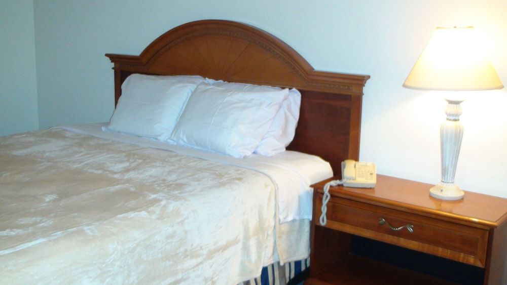 Armstrong Inn and Suites - photo 14