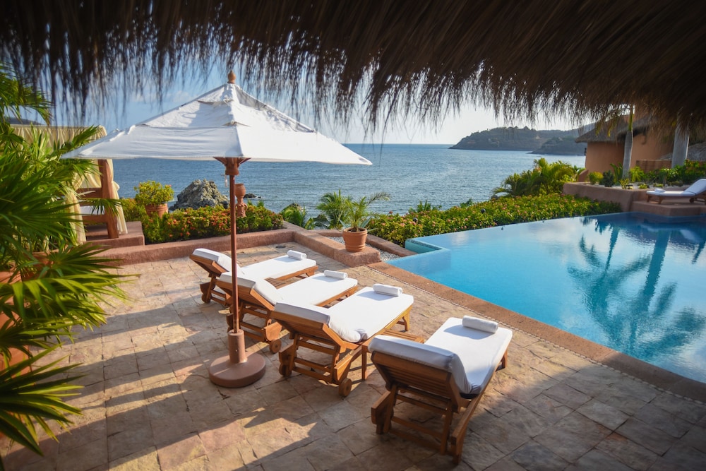 Villa El Ensueño by La Casa Que Canta — 4-Star Luxury Hotel in Ixtapa-Zihuatanejo, Mexico
