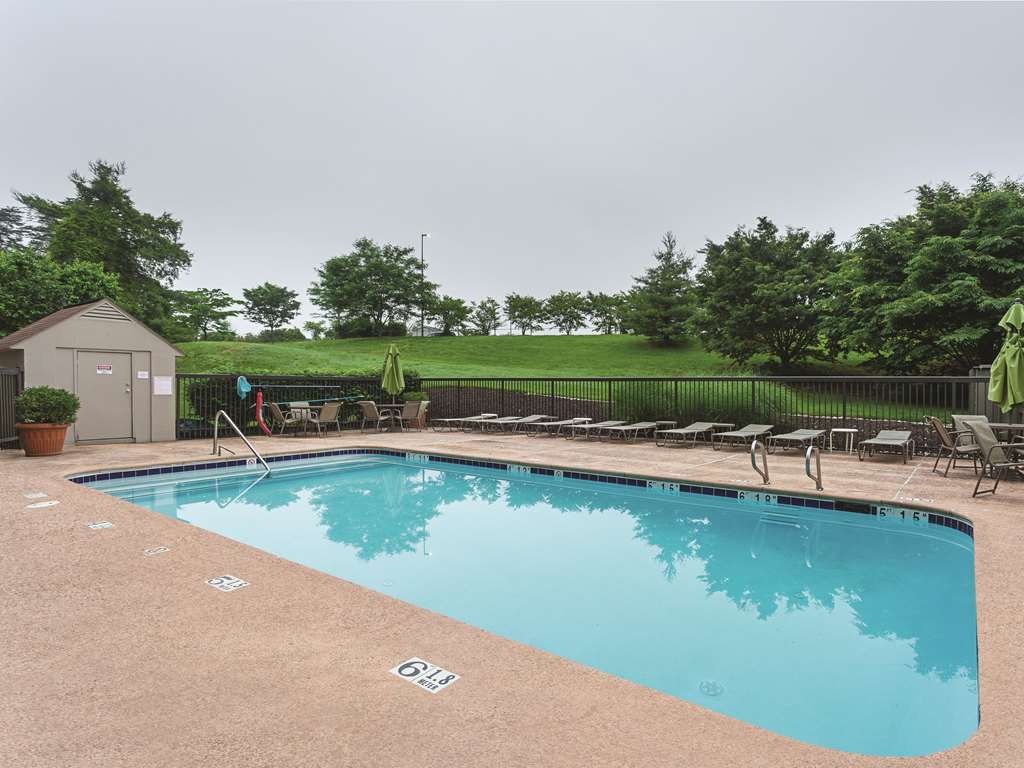 La Quinta Inn & Suites by Wyndham Baltimore BWI Airport - photo 15