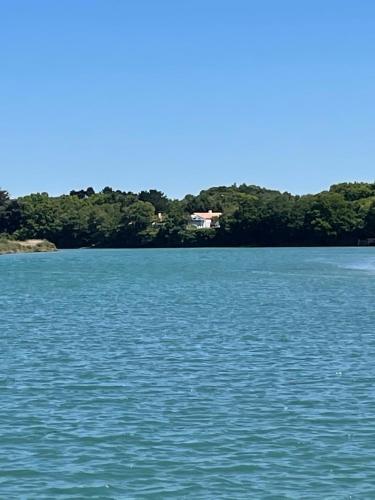 Maison en bord de riviA re de mer — Le Fenouiller — photo 5