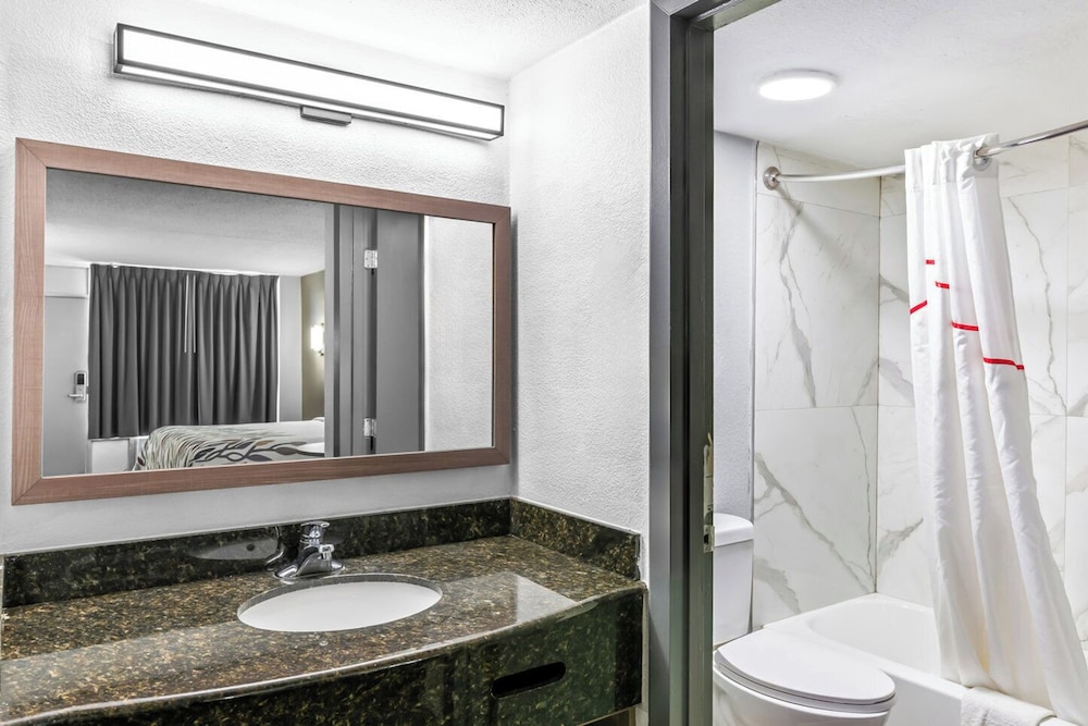 Red Roof Inn Richmond Airport Sandston - photo 12