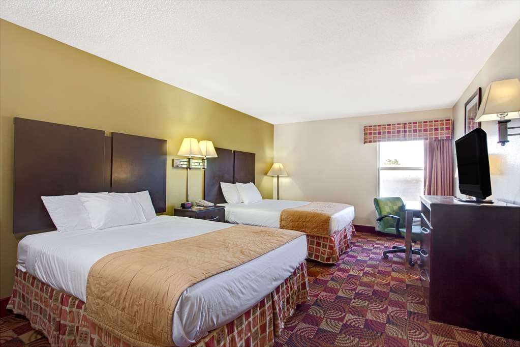 Days Inn & Suites by Wyndham Ridgeland - photo 10