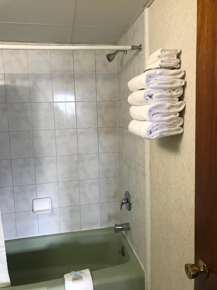Surf Inn Suites - photo 21