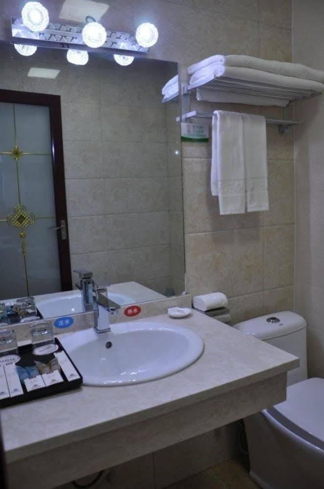 Longsheng Business Hotel — hotel in Yichuan Chengguanzhen