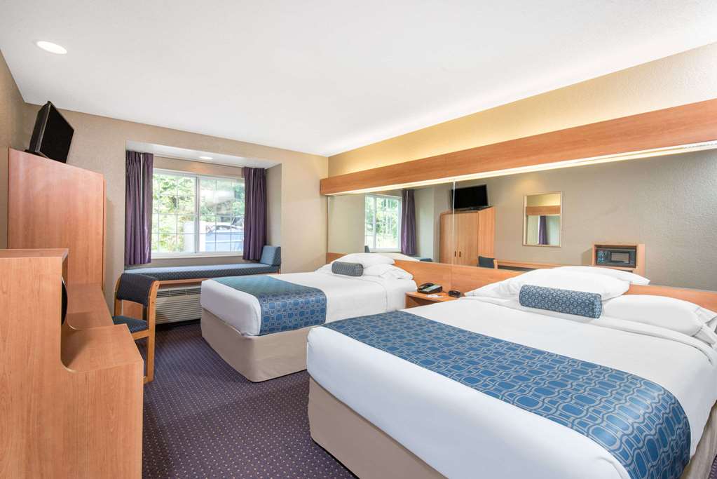Microtel Inn & Suites by Wyndham Hazelton Bruceton Mills - photo 8