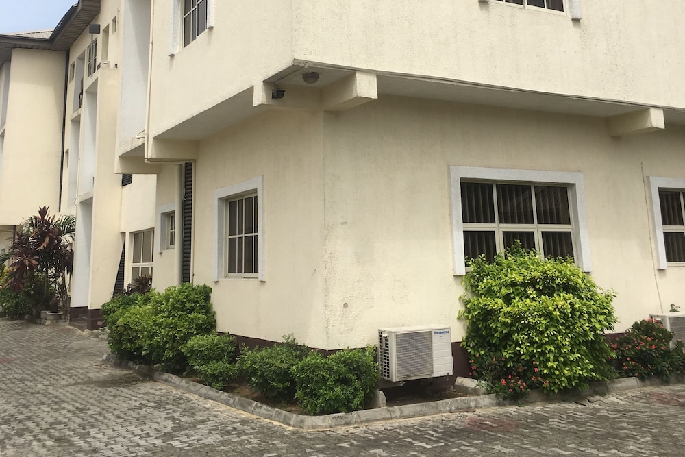 Zeina Suites Lekki
