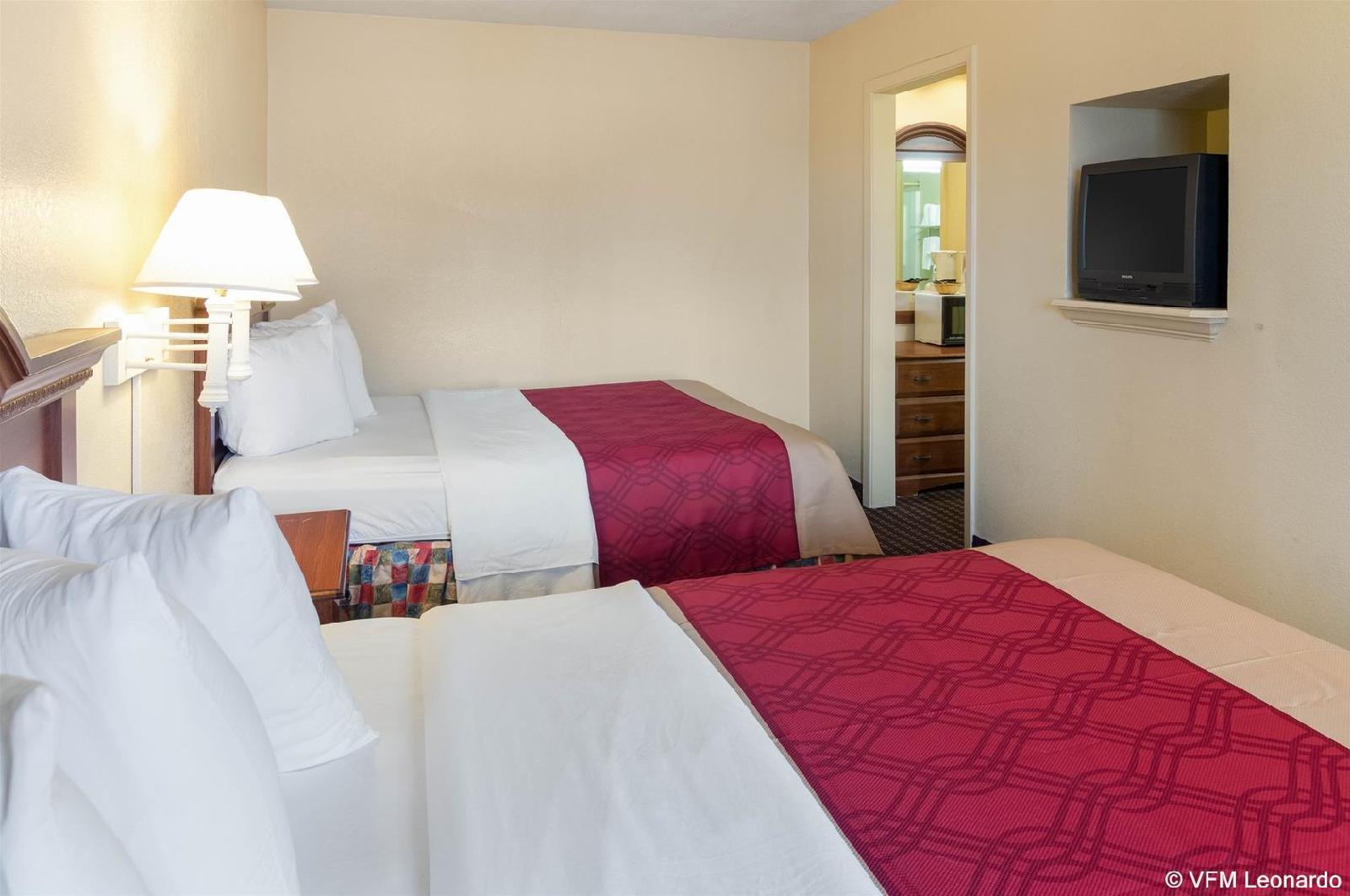 Econo Lodge Inn And Suites Arlington - photo 12