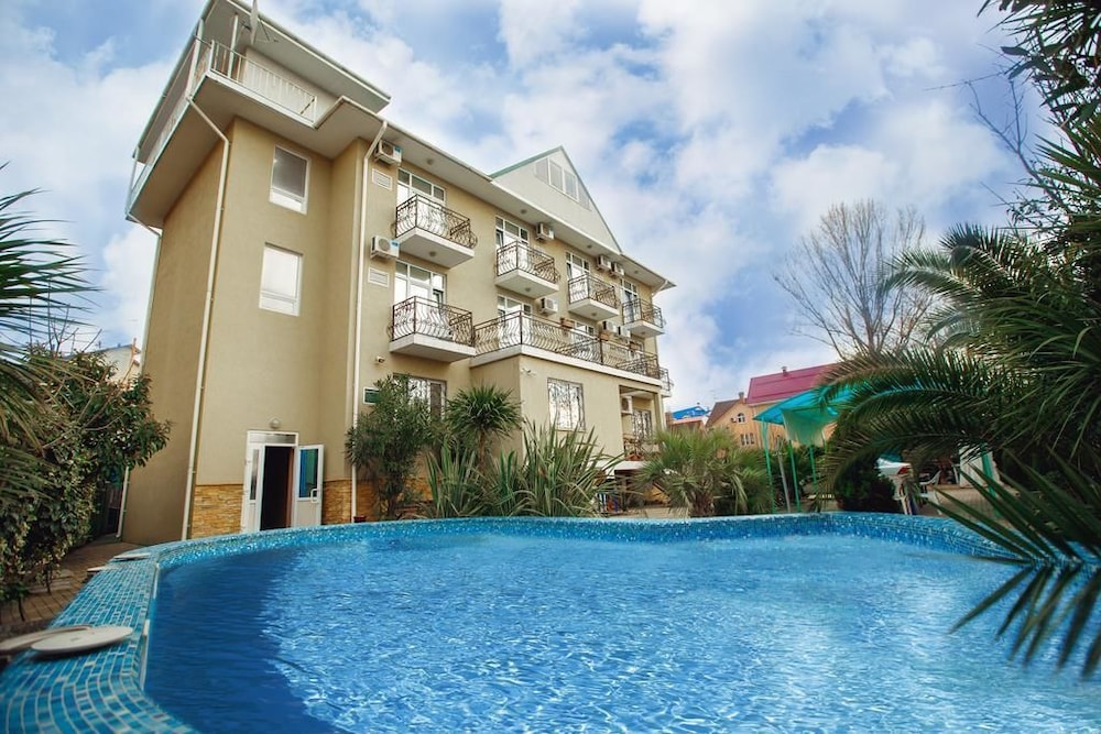 Renessans - carbon neutral hotel in Adler