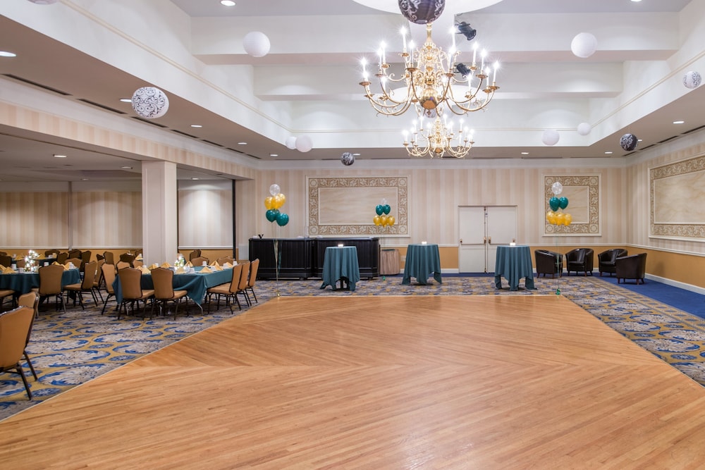 Holiday Inn & Suites Pittsfield Berkshires by IHG - photo 41