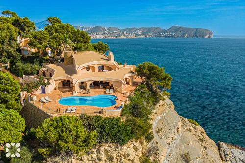 Villa Diana by Abahana Villas — 4-Star Luxury Hotel in Teulada, Spain
