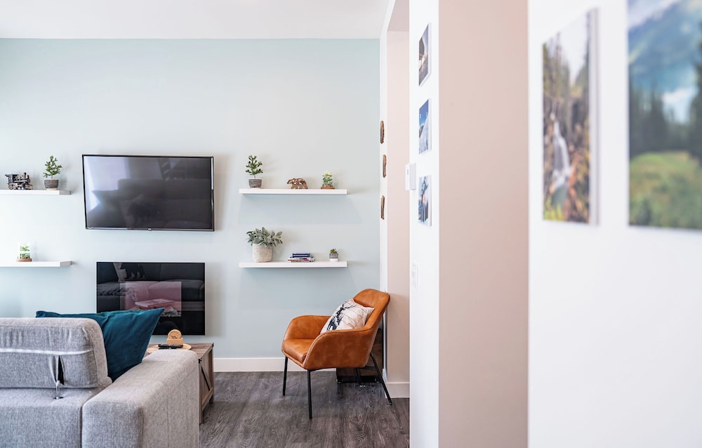Peak Paradise by Revelstoke Vacations — 4-Star Luxury Hotel in Revelstoke, Canada