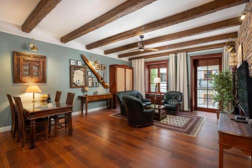 Old House Apartments 2 Poznań — 4-Star Luxury Hotel in Poznan, Poland