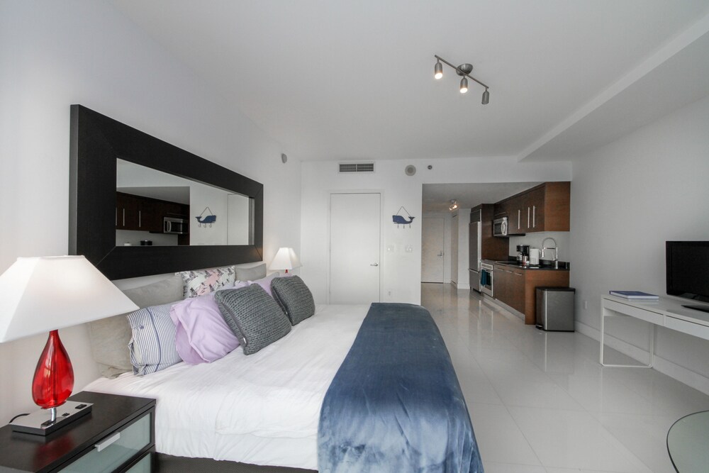 Private Residences at ICON Twr3 by JOS17 - photo 2