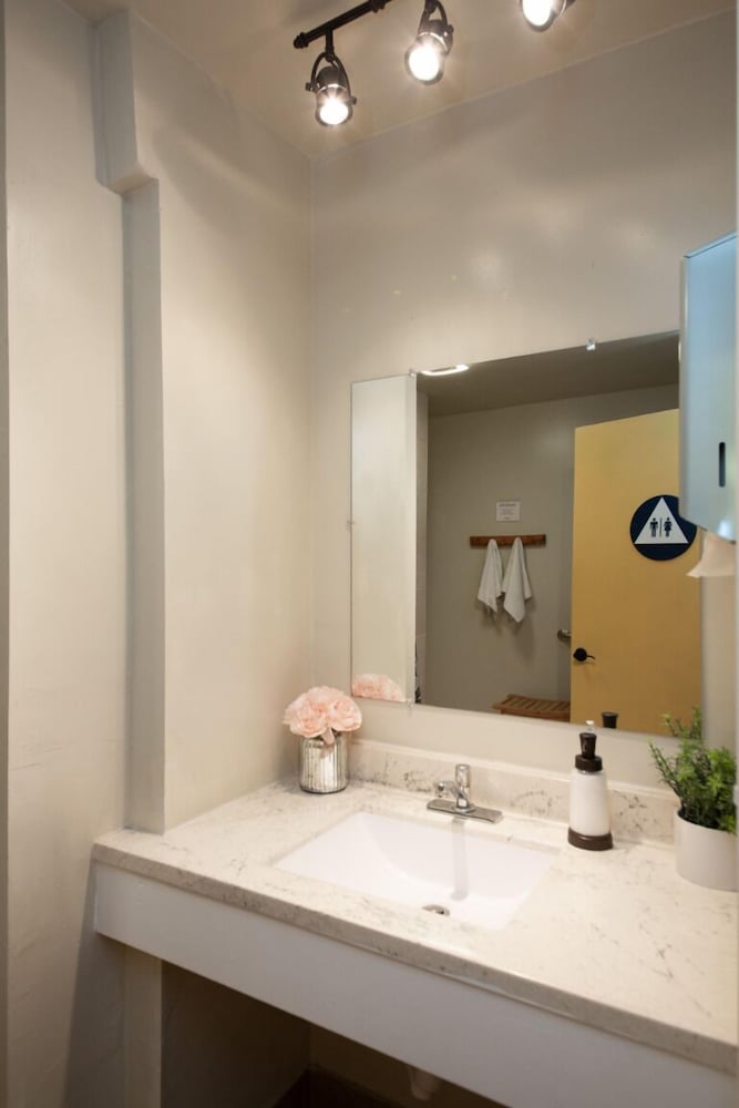 Anchor Pointe Inn - photo 47