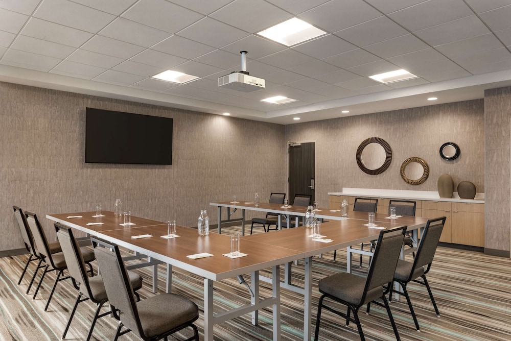Home2 Suites by Hilton Madison Central Alliant Energy Center - photo 33