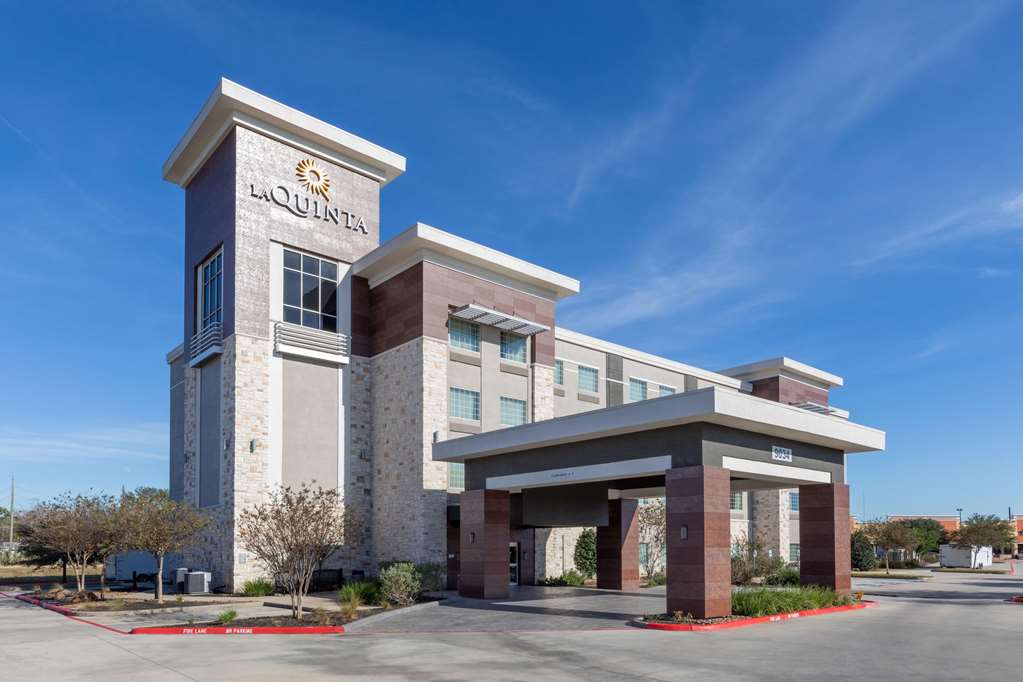 La Quinta Inn & Suites by Wyndham Houston NW Beltway8 WestRD - photo 3