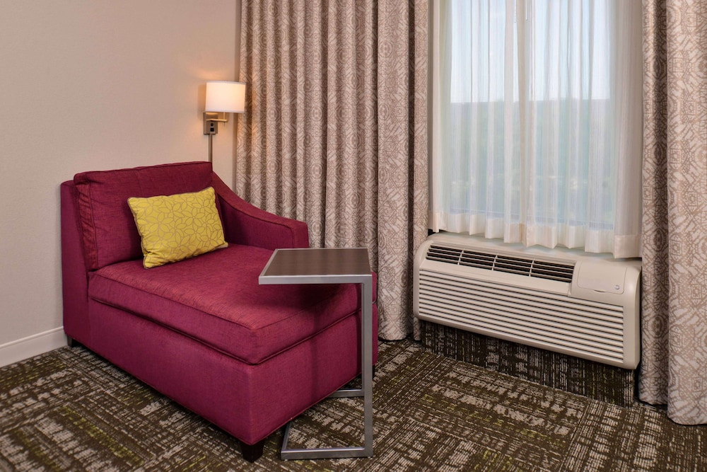 Hampton Inn & Suites Dallas Market Center - photo 19