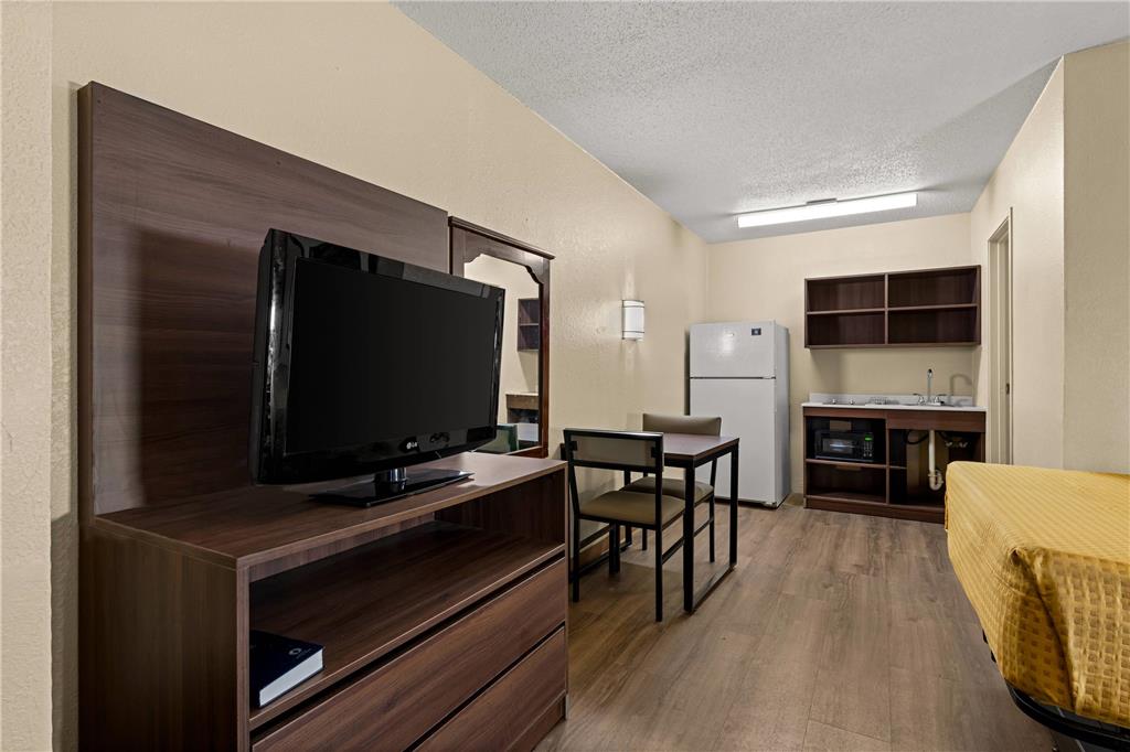 Suburban Studios Winston Salem - carbon neutral hotel in Winston-Salem