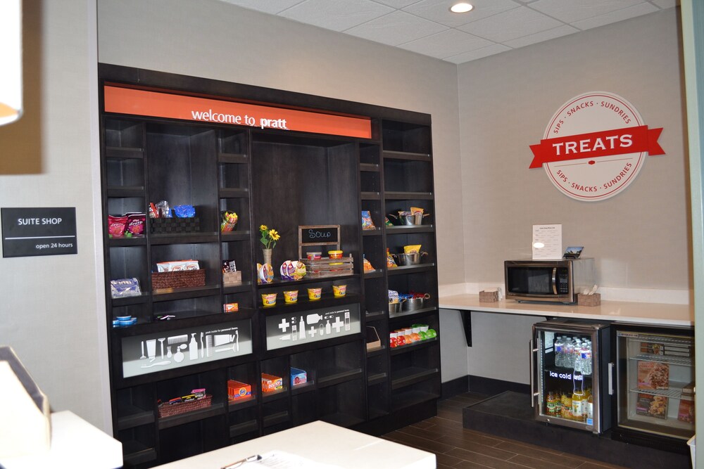 Hampton Inn Pratt - photo 24