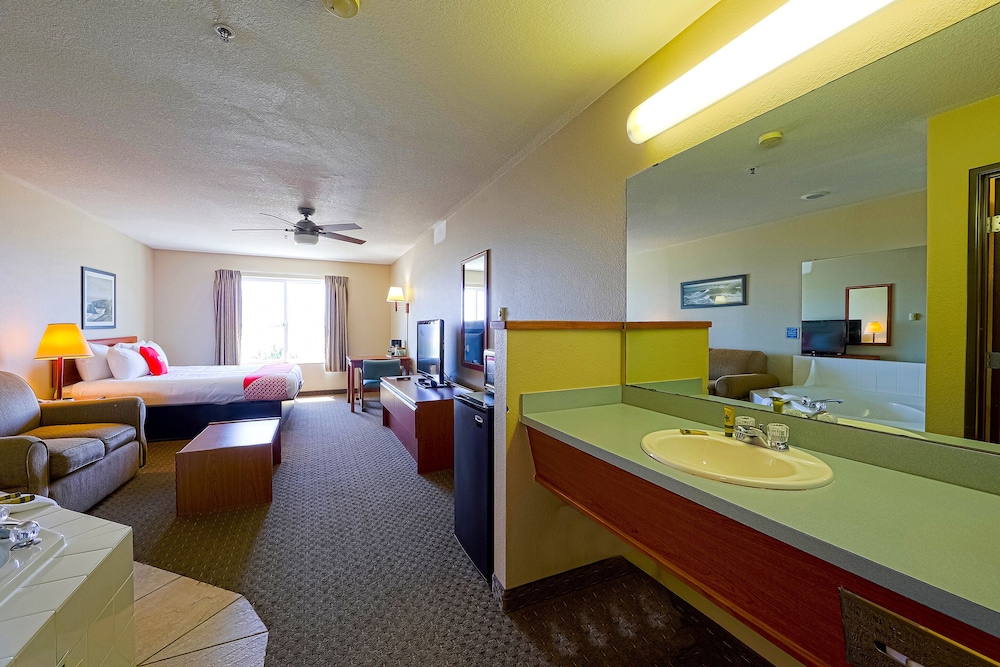 Siletz Bay Beachfront Hotel by OYO Lincoln City - photo 31