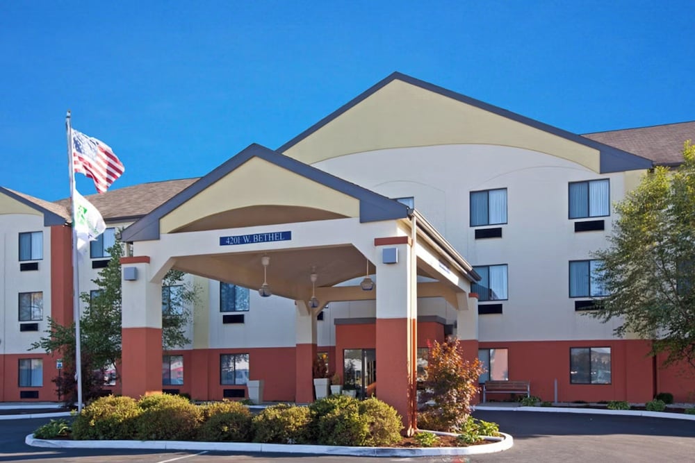 Muncie Place Hotel & Suites in Muncie, United States