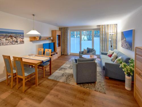 Dünenpark Binz Wohnung 222 mit Terrasse strandnah — 4-Star Luxury Hotel in Ostseebad Binz, Germany