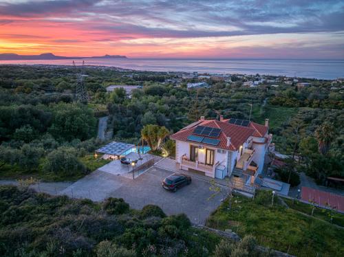 Chrisiis Villa — 4-Star Luxury Hotel in Rethymno, Greece